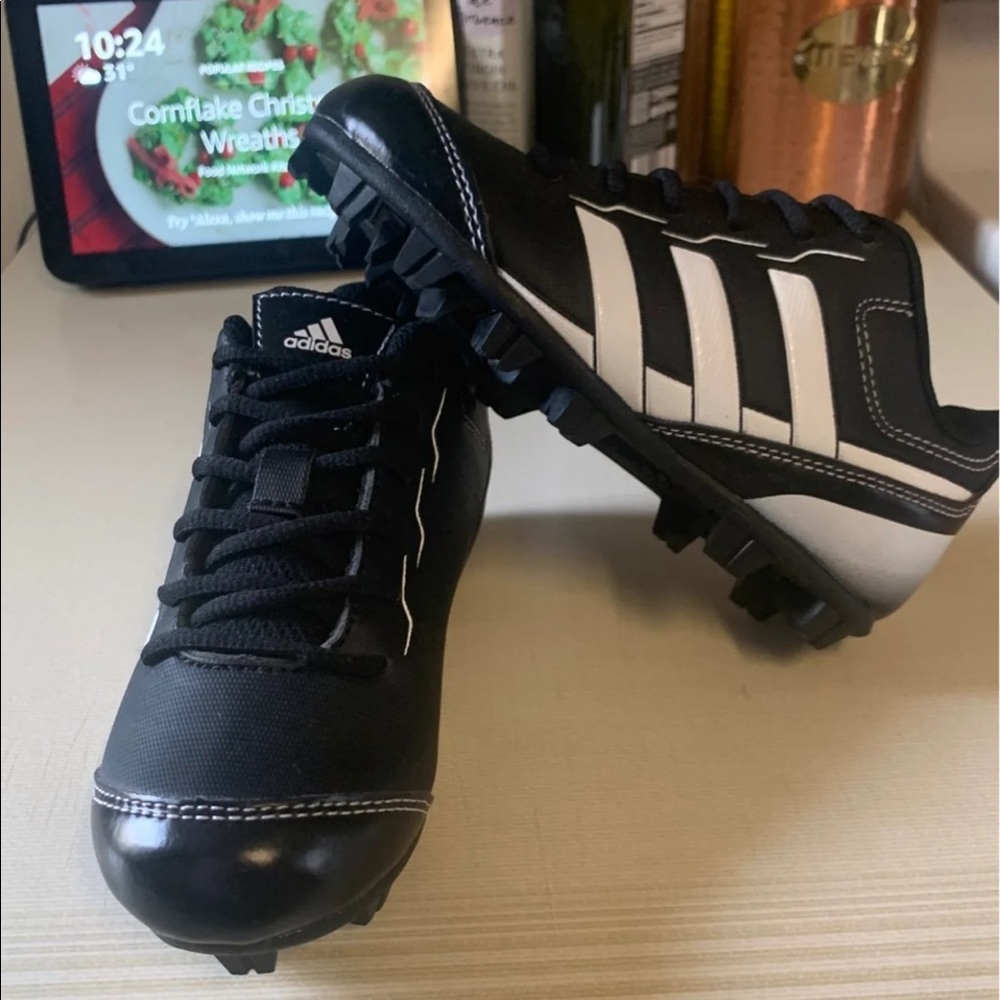 NWOT 12K Adidas Baseball Cleats